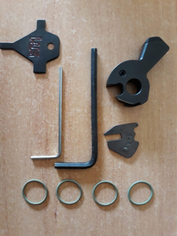 Se vende con muy poco uso esta pistola que es buena para todo y especialista de nada, magnifica precisión 12