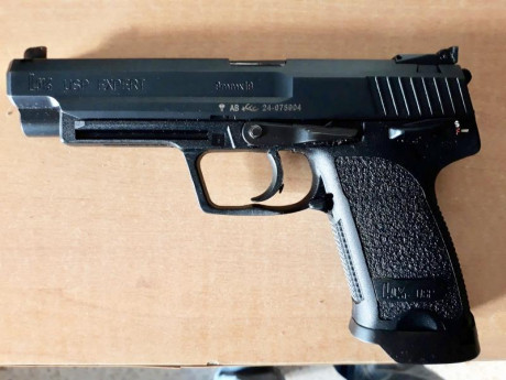 Se vende con muy poco uso esta pistola que es buena para todo y especialista de nada, magnifica precisión 10
