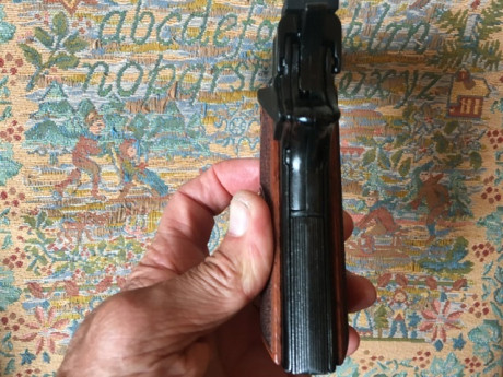 Por cese de actividad  mi padre vende
 Pistola Chiappa 1911 calibre  22  
Con su maletin y dos cargadores 11