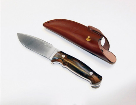 Cuchillo nuevo a estrenar con su caja y embalaje original fabricación en acero n690 y madera de ziricote 01