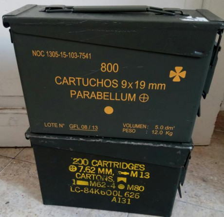 Lote dos cajas metálicas de munición, usadas, una en estado muy bueno y otra más usada pero no maltratada, 02