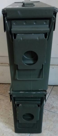 Lote dos cajas metálicas de munición, usadas, una en estado muy bueno y otra más usada pero no maltratada, 01