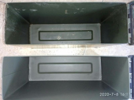Lote dos cajas metálicas de munición, usadas, una en estado muy bueno y otra más usada pero no maltratada, 10
