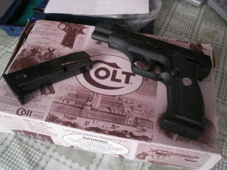Una mítica pistola, la primera de polímero de Colt, fue un fracaso, con problemas con el cargador y no 02