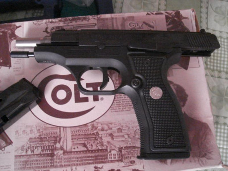 Una mítica pistola, la primera de polímero de Colt, fue un fracaso, con problemas con el cargador y no 01