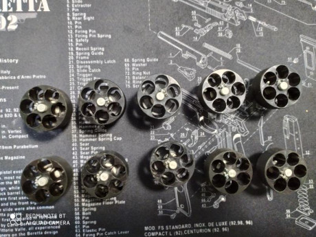 Vendo 8 speedloaders hks modelo ds, los usaba en un llama comanche 2.
4 los usé en 5 entrenamientos y 01