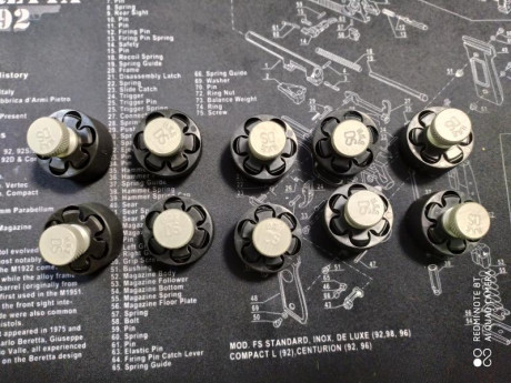 Vendo 8 speedloaders hks modelo ds, los usaba en un llama comanche 2.
4 los usé en 5 entrenamientos y 00