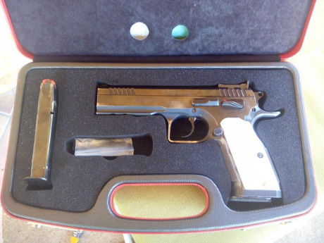 Hola. Vendo Tanfoglio stok III.
La pistola tiene su uso pero esta en perfectas condiciones de funcionamiento 02