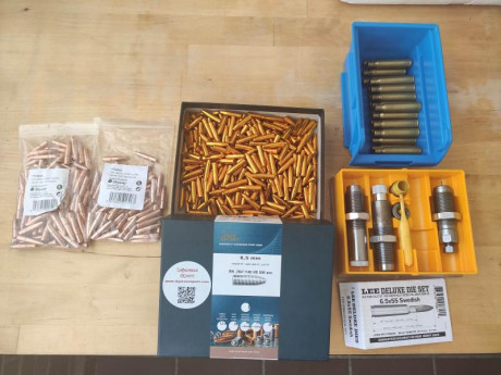 Buenas tardes.

Al haber vendido mi Gustav, pongo a la venta lo siguiente:

- Dies de la marca LEE. (25€)
- 01