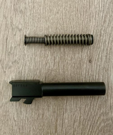 Se vende Glock 19 de 4 generación con pieza de retenida sobredimensionada, en perfecto estado de conservación.
Disparos 00