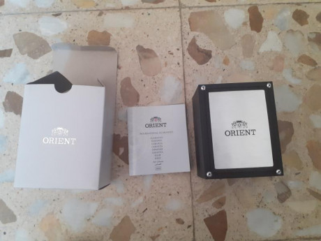 Reloj Orient automático, en perfecto estado. Caja de acero inoxidable, correa de cuero genuino, 21 joyas, 00