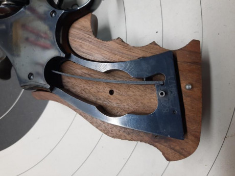 Vendo cacha NILL GRIFFE apoyo pulgar ZURDA armazón K / L para K 14 talla mediana.
60 euros envío incluido 150