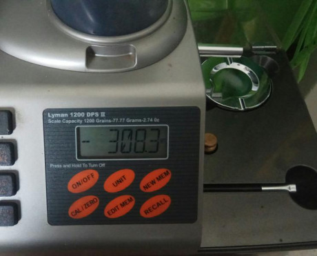 Dosificador electrónico marca Lyman, tiene su tiempo pero se encuentra en buen estado y es operativo. 11