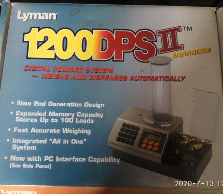 Dosificador electrónico marca Lyman, tiene su tiempo pero se encuentra en buen estado y es operativo. 10