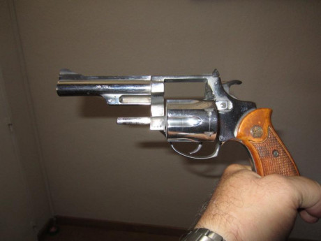 Pues que pretendo hacer hueco para nuevas adquisiciones y pongo a la venta este revólver. Evidentemente 00