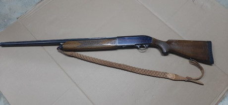 Vendo escopeta semiautomática Beretta A300. Calibre 12. Cañon de 71 cm. Choke de 2 estrellas fijo (sin 00