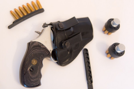 Por falta de uso pongo a la venta el siguiente revólver; Smith & Wesson Mountain Lite 386sc. Se trata 00