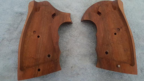 Pues eso, que vendo estas cachas Nill Griffe para Colt Python talla M, esta pracricamente sin usar por 02