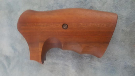 Pues eso, que vendo estas cachas Nill Griffe para Colt Python talla M, esta pracricamente sin usar por 01
