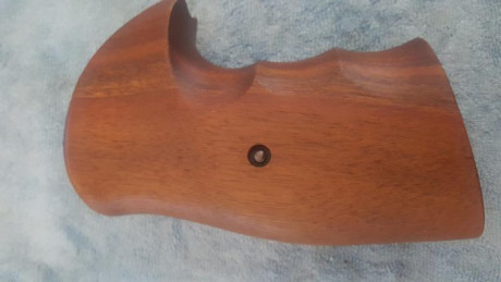 Pues eso, que vendo estas cachas Nill Griffe para Colt Python talla M, esta pracricamente sin usar por 00