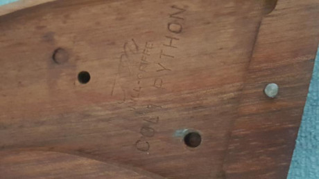 Pues eso, que vendo estas cachas Nill Griffe para Colt Python talla M, esta pracricamente sin usar por 10