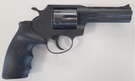 Pongo a la venta dos armas de un compañero que se quiere ir quitando cosas de encima.

Revolver  Alfa 20