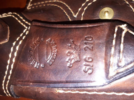 Buenas
Vendo este lote de 3 fundas, se vende en su conjunto.
Una para pistola  SIG P210  de 5 pulgadas, 02