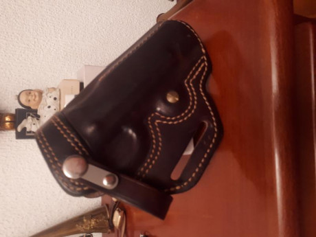Buenas
Vendo este lote de 3 fundas, se vende en su conjunto.
Una para pistola  SIG P210  de 5 pulgadas, 00