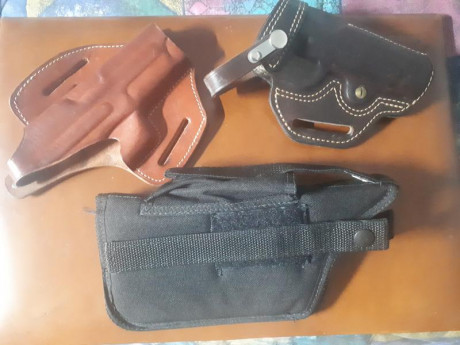 Buenas
Vendo este lote de 3 fundas, se vende en su conjunto.
Una para pistola  SIG P210  de 5 pulgadas, 10