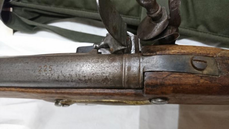 HOLA COMPAÑEROS,
Como digo es un Brown bess ,patern indian del calibre 74 ,original
precio 1700 euros 01