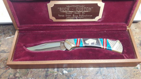 Hola compañeros,tengo desde hace tiempo una navaja buck fabricada por yellow horse impoluta y en vitrina,un 01