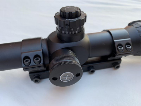 Visor Hawke Airmax 30 6-24x50 SF IR con montura Hawke monopieza alta para rail de 11mm.
Incluye parasol 00