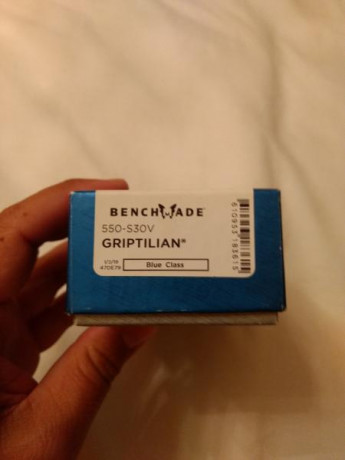 Que tal, vendo esa benchmade Griptilian S30V nueva a estrenar , lo dicho no ha salido de la caja ,solo 02