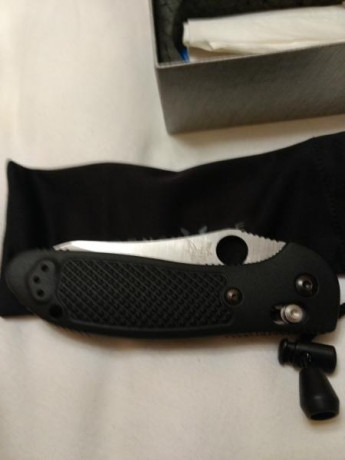Que tal, vendo esa benchmade Griptilian S30V nueva a estrenar , lo dicho no ha salido de la caja ,solo 12