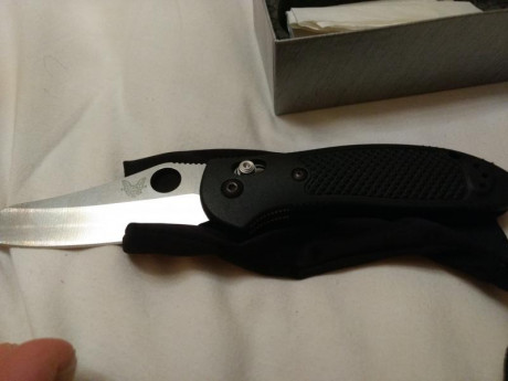 Que tal, vendo esa benchmade Griptilian S30V nueva a estrenar , lo dicho no ha salido de la caja ,solo 10