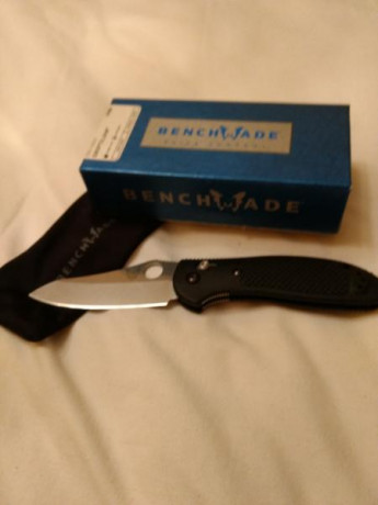 Que tal, vendo esa benchmade Griptilian S30V nueva a estrenar , lo dicho no ha salido de la caja ,solo 21
