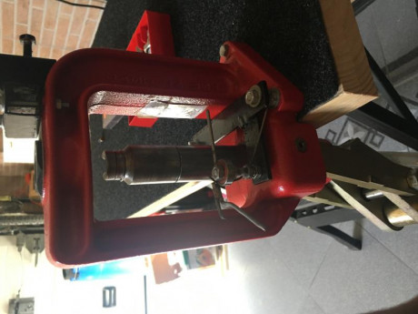 Vendo prensa Lee con dais del 9mm dosificador de polvora y un expulsor de vainas 180€
Mas info por privado 10