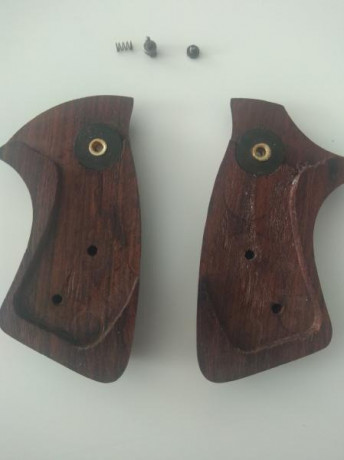  15954061078992055906109.jpg Buenos dias tengo unas cachas de madera para revolver Taurus en muy buen 01