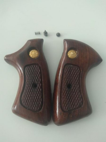 Buenos dias,

Vendo cachas revolver Taurus( con sus tornillos) en buen estado y con poco uso.

Precio: 02