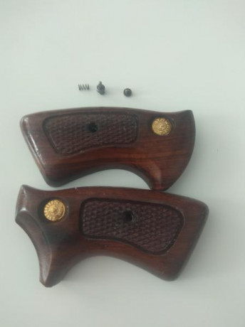 Buenos dias,

Vendo cachas revolver Taurus( con sus tornillos) en buen estado y con poco uso.

Precio: 01