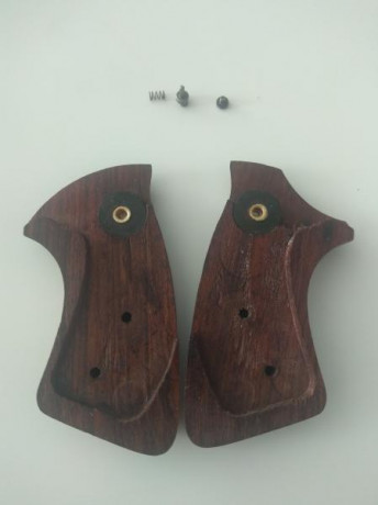 Buenos dias,

Vendo cachas revolver Taurus( con sus tornillos) en buen estado y con poco uso.

Precio: 00