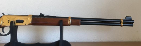 Vendo  RIFLE WINCHESTER CONMEMORACIÓN CENTENARIO 1876/1976 
Medalla incrustada del 7º de caballería.
Junio 02