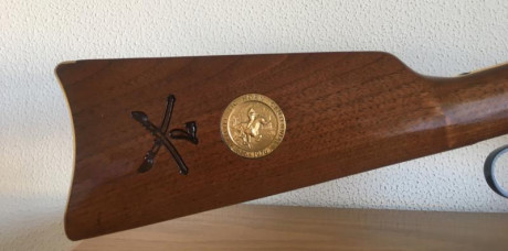 Vendo  RIFLE WINCHESTER CONMEMORACIÓN CENTENARIO 1876/1976 
Medalla incrustada del 7º de caballería.
Junio 01