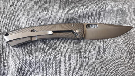 Vendo esta lionsteel tispine de titanio  , empuñadura de titanio de una sola pieza.  Tiene algunas marcas 02