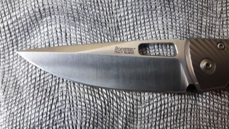 Vendo esta lionsteel tispine de titanio  , empuñadura de titanio de una sola pieza.  Tiene algunas marcas 00