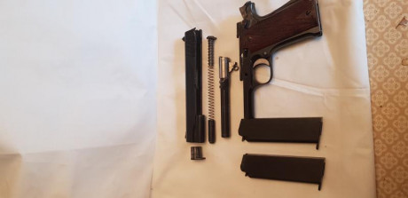 vende STAR B  9 Pb  con dos cargadores  por 275 € Portes incluidos en Peninsula el arma esta guiada en 22