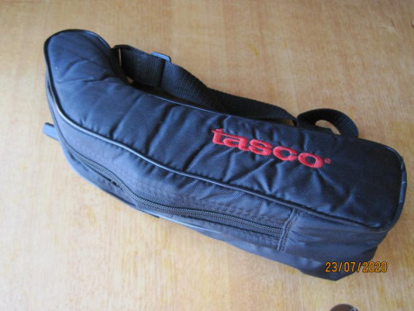 RESERVADO telescopio TASCO 12-36x50 (con trípode) en buen estado tanto estética como funcional.

PRECIO: 00