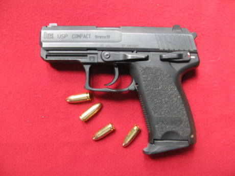 Vendo HK compacta 9mm parabelun,cagador de repuesto,buen estado,documentada en F, 200 euros + portes,funda 01