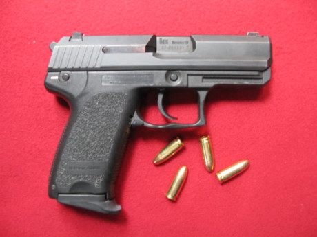Vendo HK compacta 9mm parabelun,cagador de repuesto,buen estado,documentada en F, 200 euros + portes,funda 00
