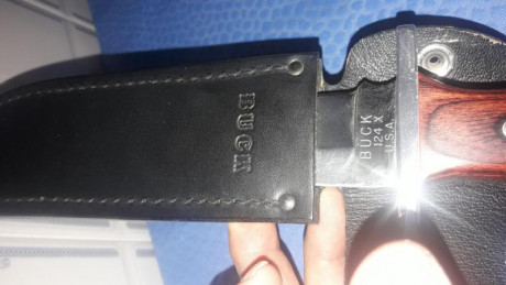 Hola compañeros,tengo desde hace tiempo una navaja buck fabricada por yellow horse impoluta y en vitrina,un 170